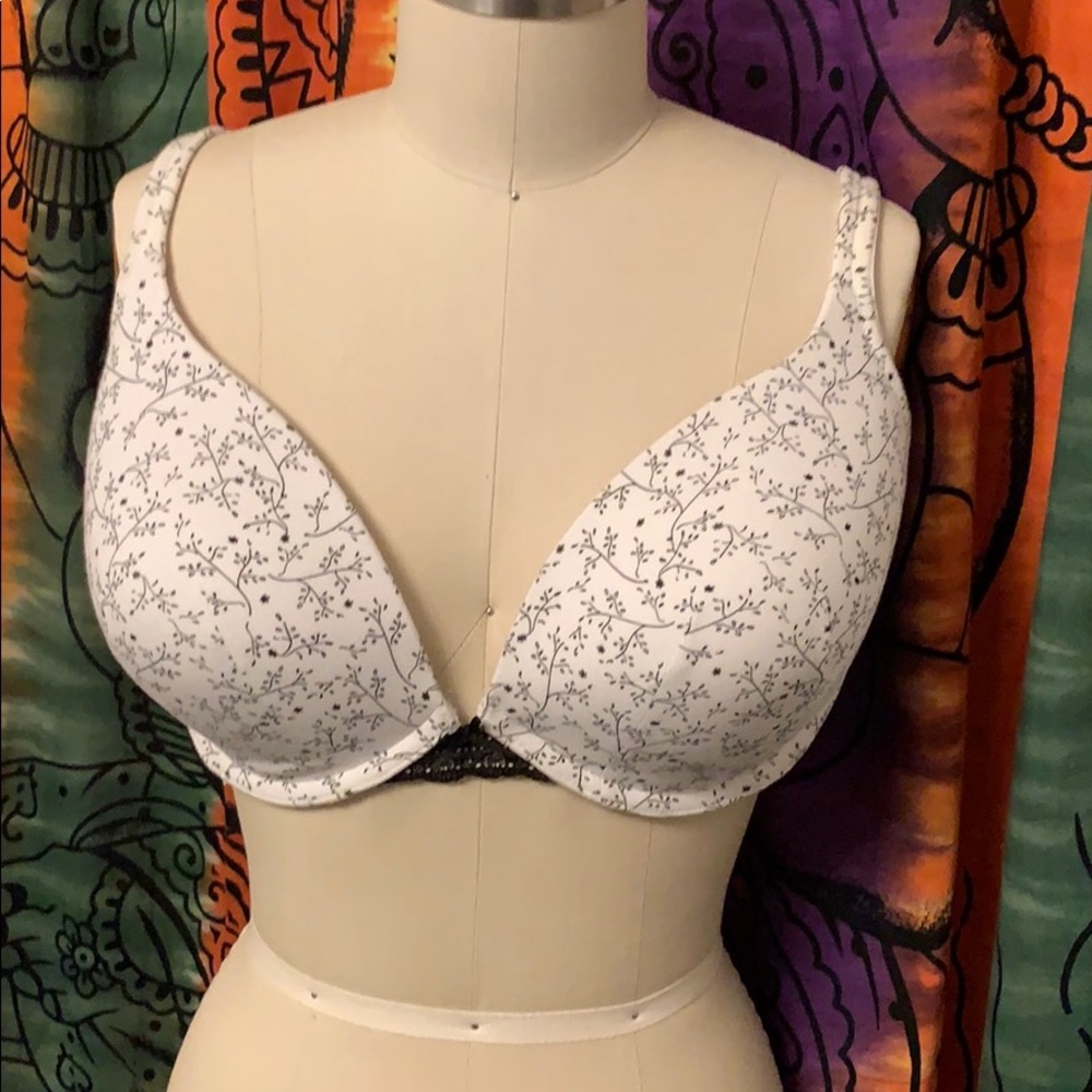 NWOT CACIQUE PLUNGE BRA